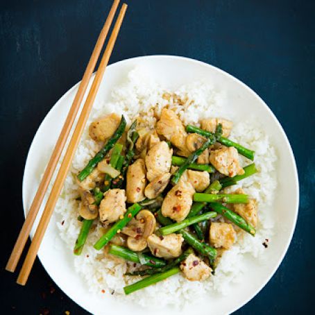 Ginger Chicken Stir-Fry with Asparagus