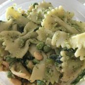 Bow tie, pesto & pea salad