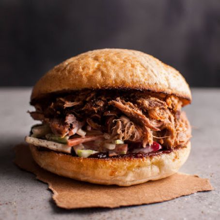 SLOW COOKER PULLED PORK SANDWICH WITH APPLE SLAW
