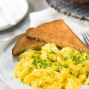 PERFECT SCRAMBLED EGGS (1 MINUTE SCRAMBLED EGGS)