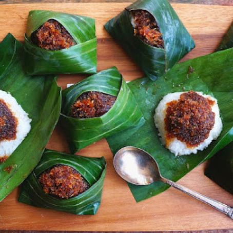 SNACKS - Glutinous Rice With Sweet Coconut (Pulut Inti)