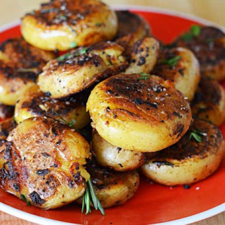 Crispy-Outside Creamy-Inside Garlic Herb Potatoes