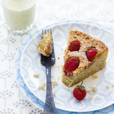 Straberry and Pistachio Cake
