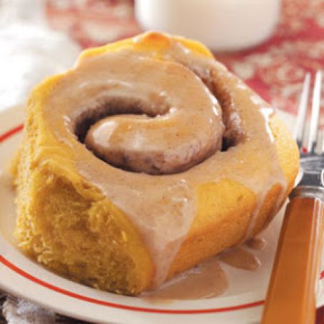 Pretty Pumpkin Cinnamon Buns
