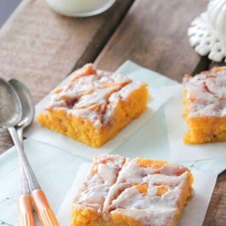 Cinnamon Roll Pumpkin Vanilla Sheet Cake