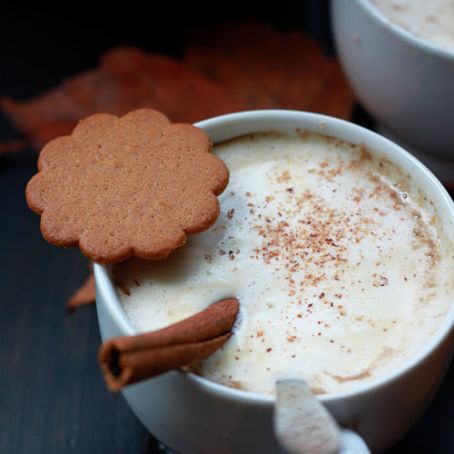 Slow Cooker Gingerbread Pumpkin Lattes
