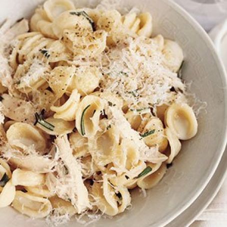 Parmesan Pasta With Chicken & Rosemary