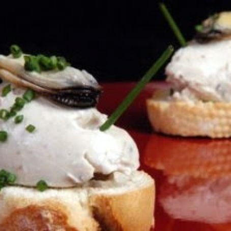 CANAPES DE MOUSSE DE ANCHOAS Y MEJILLONES