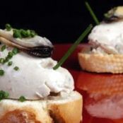 CANAPES DE MOUSSE DE ANCHOAS Y MEJILLONES