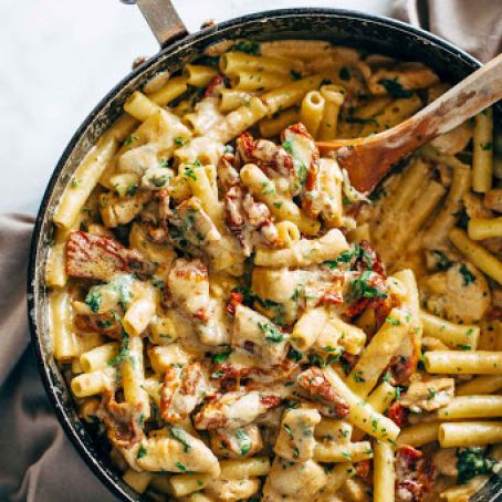 Sun Dried Tomato Chicken Florentine Pasta