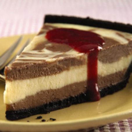 Marbled Cheesecake with Raspberry Sauce