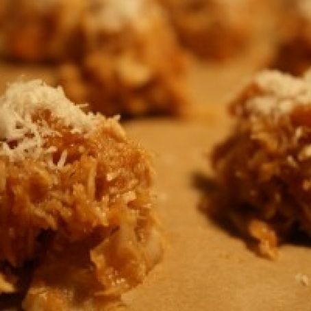 Gluten-free coconut macaroons with apricots Dece