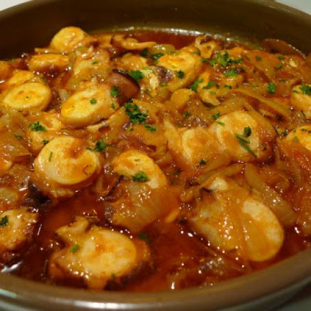 PULPOS AL MOJO DE AJO EN SALSA DE GUAJILLO