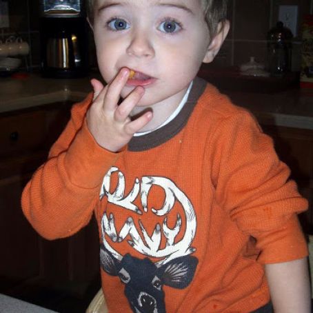 STIR-FRY GARLIC CHICKEN AND NOODLES