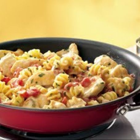 Cheesy Tomato-Chicken Skillet