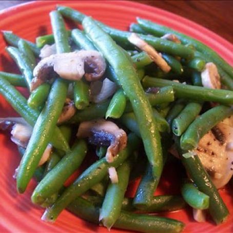 Sautéed Green Beans With Mushrooms and Onion