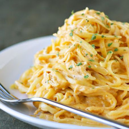 Crockpot Cheesy Buffalo Chicken Pasta