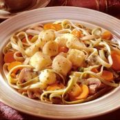 Fettuccine and Scallops With Wine Sauce - Recipe.com