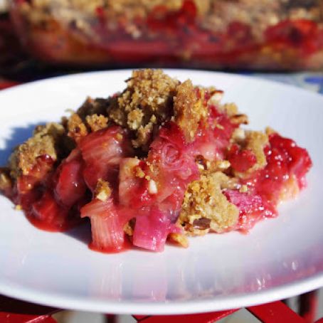 Strawberry Rhubarb Crumble