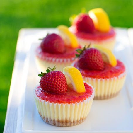 Strawberry Lemonade Cheesecake Cupcakes