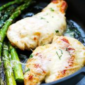 ONE PAN SKILLET GARLIC PARMESAN CHICKEN & ASPARAGUS