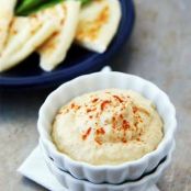 Creamy Roasted Garlic Hummus