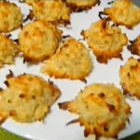 Besitos de Coco or Puerto Rican Coconut Macaroons