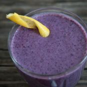 The Maine Squeeze (Blueberry, Oat, and Ginger Smoothie)