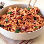 FARFALLE w/SAUSAGE, TOMATOES & CREAM