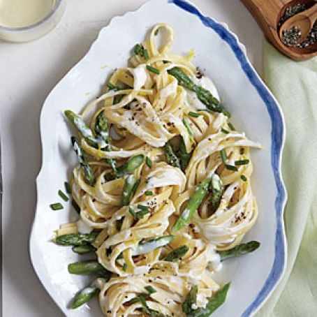 Fettuccine Alfredo with Asparagus