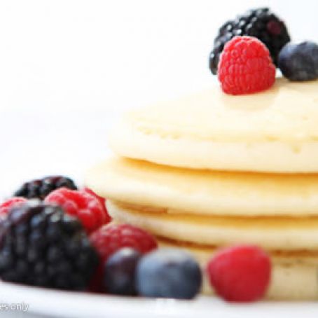 Pancakes with seasonal fruits