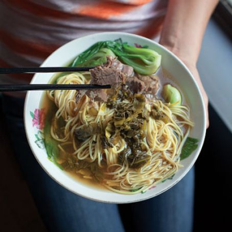 Hong Shao Niu Rou Mian (Taiwanese Beef Noodle Soup)