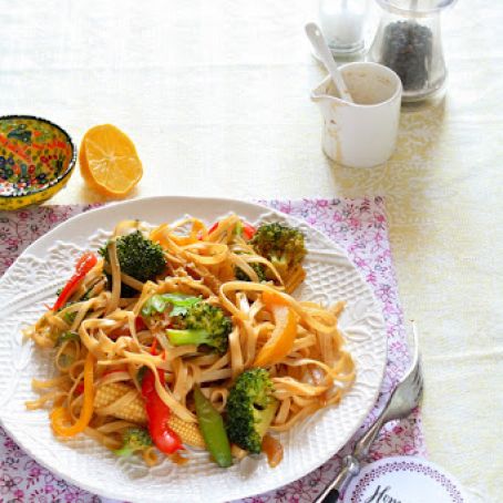 Spicy Noodle Stir-Fry with Vegetables