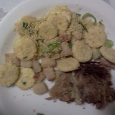 Farofa de banana com costela assada