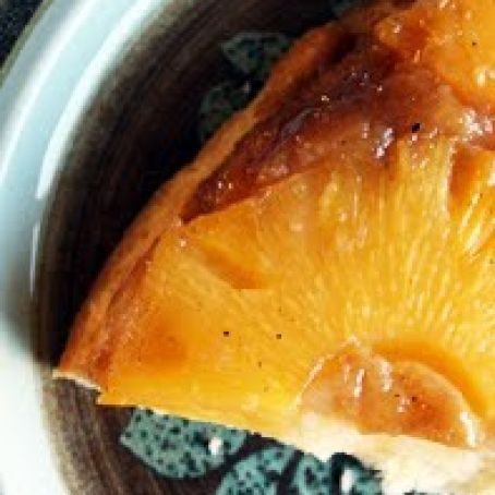 RETRO PINEAPPLE UPSIDE DOWN CAKE