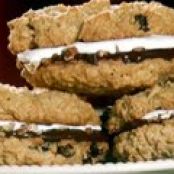 Fluffy Oatmeal Raisin Sandwich Cookies