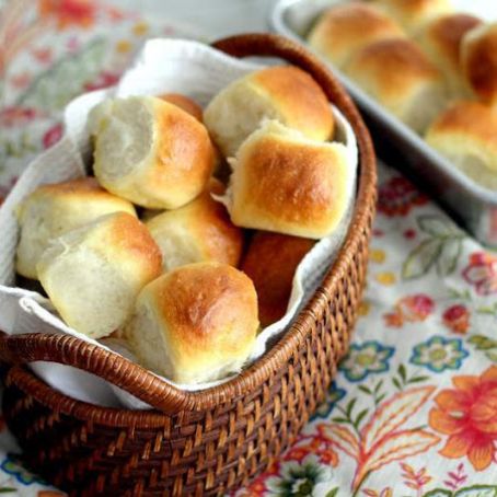 1-Hour Light and Buttery Dinner Rolls - Wendy Morrey
