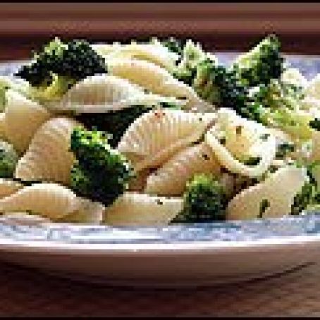 Pasta With Broccoli and Garlic