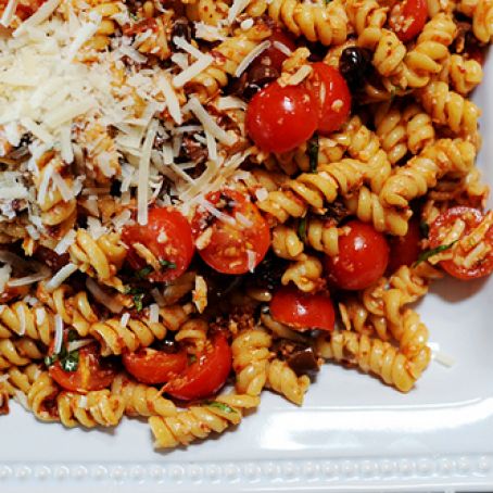Sundried Tomato Parmesan Pasta Salad