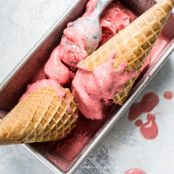 Vegan strawberry Ice Cream (no churn - dairy free)