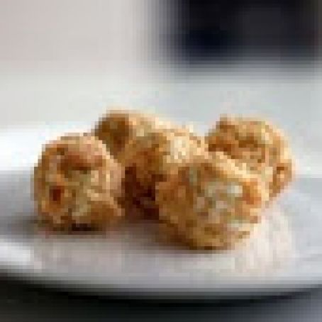 BOLAS DE QUESO, ALMENDRAS Y FRUTOS SECOS