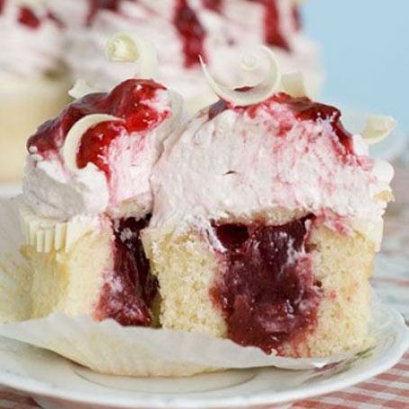 White Chocolate Strawberry Cupcakes