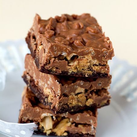 Peanut Butter Cup Crunch Brownie Bars