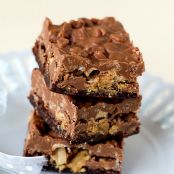 Peanut Butter Cup Crunch Brownie Bars