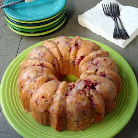 Fresh Strawberry Yogurt Cake