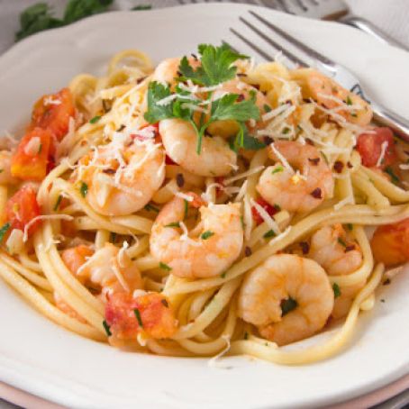 Linguini With Garlicky Shrimp and Fresh Tomatoes
