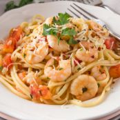 Linguini With Garlicky Shrimp and Fresh Tomatoes