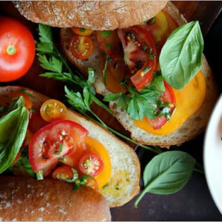 TOMATO SALAD ON A ROLL
