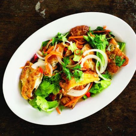 Yam Khai Dao (Fried egg salad)