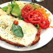 MILANESA NAPOLITANA SOBRE COLCHON DE MANZANA